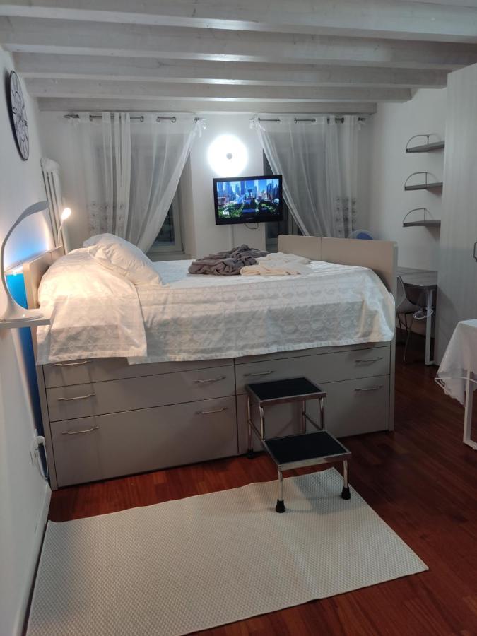 Jennifer House. Тренто Екстериор снимка